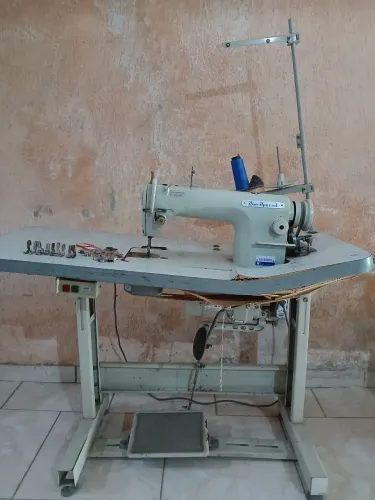 Máquina de costura reta industrial (usada).vídeo no YouTube com mesmo título