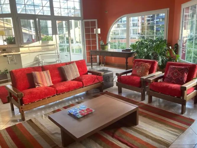 Casa em Condomínio - Jardim Vitoria Regia - 4 Dormitórios - 361m²