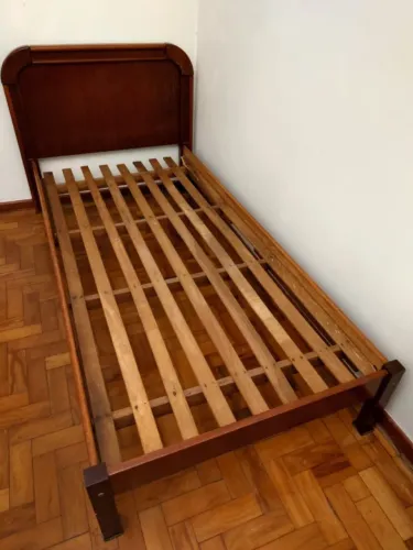 Cama de Solteiro em Madeira Maciça Antiga