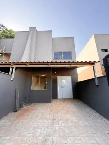 Alugo sobrado na 306 sul individual com garagem coberta 3Q com suite