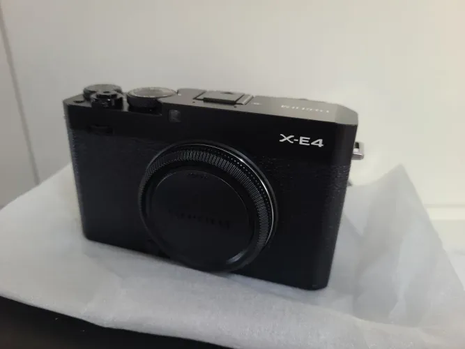 Câmera Fujifilm X-E4 só o corpo fuji xe4