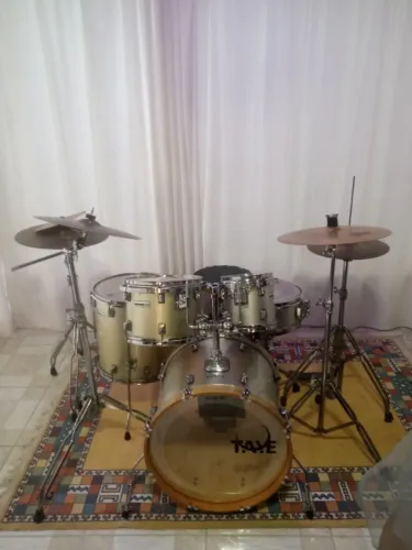 Bateria taye excelente estado bumbo de 20 pl