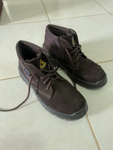 Bota de Segurança Bracol - Estado Excelente, Usada 2x - Nº 42