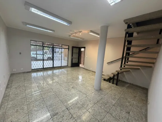 Casa para locação em Campo Belo com 3 quartos, sendo 1 suíte, 229m²