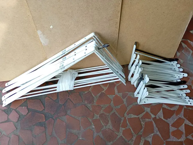 Vende-se madeira MDF com Ganchos para montar prateleira 