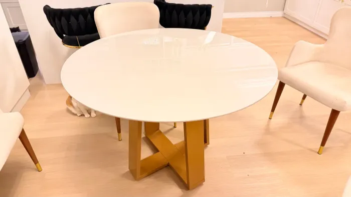Mesa com tampo de vidro