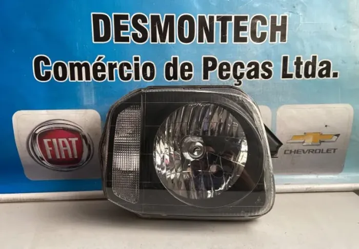 Farol lado direito Suzuki Jimny 2012 a 2022 quebrado