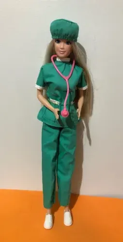 Barbie enfermeira