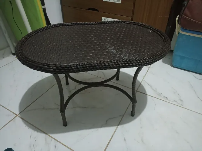 Mesa de centro em fibra sintética