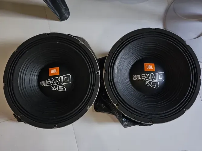 Subwoofer JBL Vulcano 3.8 15 polegadas