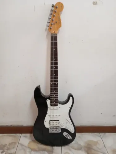 Guitarra Giannini Strato stratocaster regulada vendo ou troco