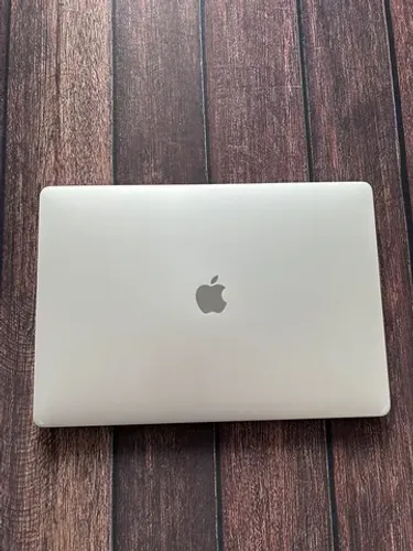 MacBook Pro 2019/20  i7 16GB de ram 512SSD 4GB video - Touch Bar Touch ID