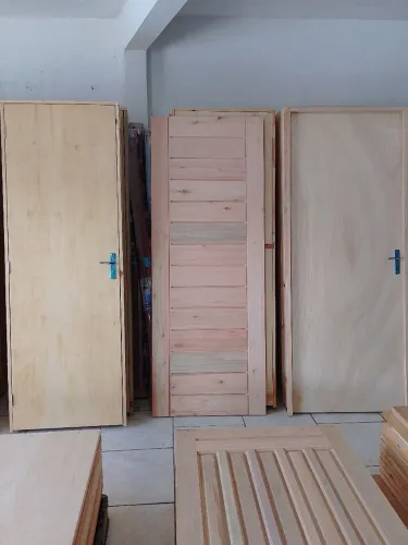 Folha de porta externa em madeira maciça eucalipto 2.10x80