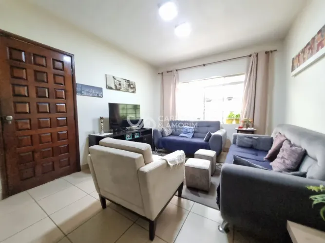 CASA A VENDA, SOBRADO 3 DORMITÓRIOS, SUÍTE, SALA 2 AMBIENTES, COZINHA, 2 VAGAS COBERTAS, Q