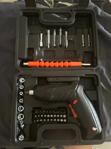 Kit estojo com ferramentas e parafusadeira eletrica