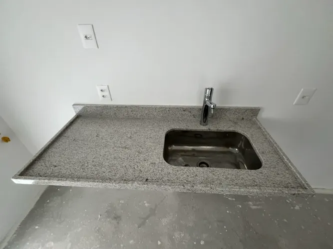 Bancada em Granito Branco Siena com Cuba Inox - 1,40m x 0,60m (Sem Torneira)