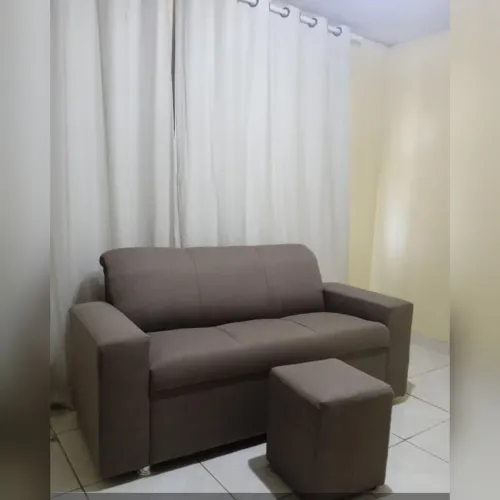 PROMOÇÃO sofá em tecido linho 550 com puff de brinde 