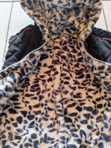 Colete com capuz,FORRADO, feminino.
