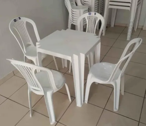 Conjunto de mesa e cadeiras de plástico Tramontina. Produto novo!!! 