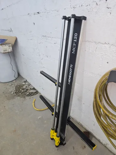 Vendo uma máquina de corte p porcelana semi nova