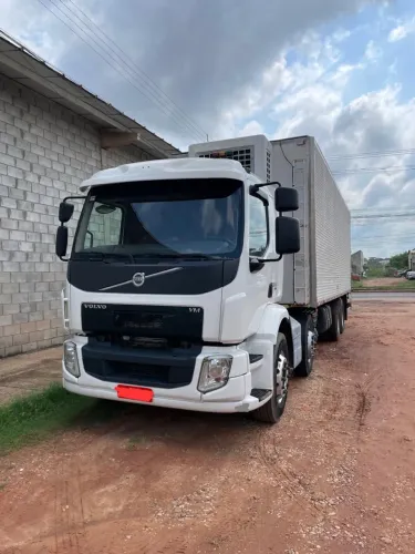 Volvo VM 330 8x2 ano 2017/2018