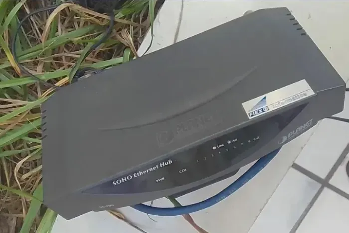 Hub ethernet Soho Planet 8 portas RJ-45 em perfeito estado