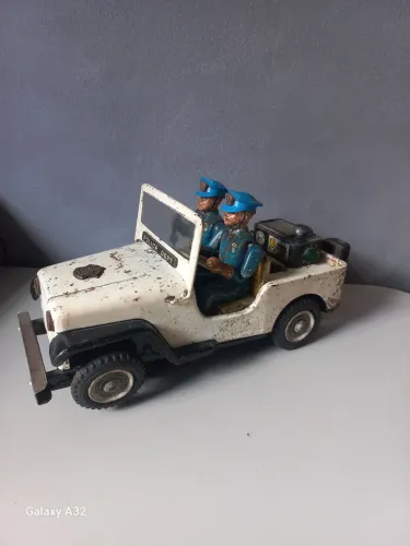 Jeep de lata Antigo - Polícia
