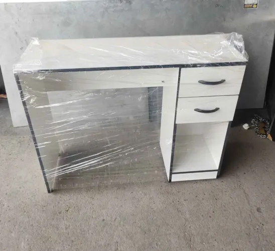 Mesa de Escritório Branca com Gaveta