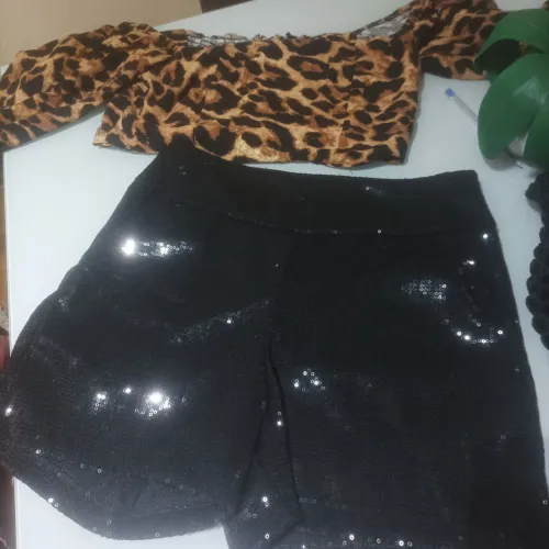 Short Paetê preto M novo