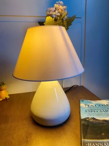 Abajur Luminária De Cerâmica Porcelana Bivolt Com Cúpula Gota Para Decoração De Quarto
