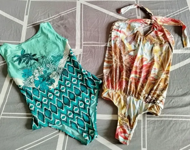 Maiôs diversos e saída de praia