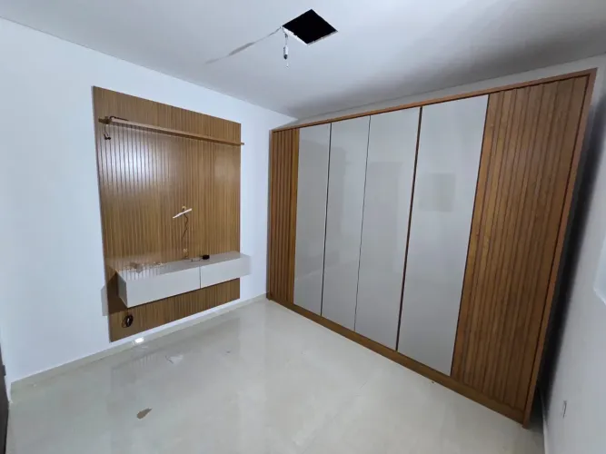 Guarda roupa e painel frisados