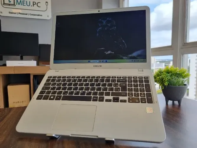 Notebook Samsung 350 XAA - Core i5 | 8ª Geração | 240GB SSD | 8GB DDR4 | 15.6"