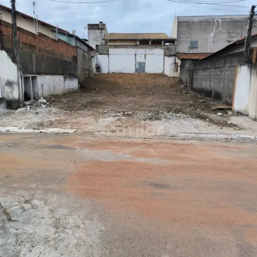 TERRENO DIFERENCIADO COM 275M² NO JARDIM DAS INDUSTRIAS