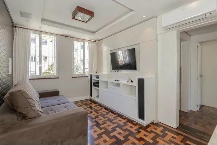 Apartamento com 50 metros 2 quartos 1 vaga no bairro Passo da Areia em Porto Alegre - RS