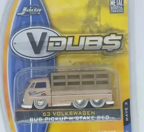 Volkswagen Kombi. A miniatura faz parte da série "Jada Toys Volkswagen Bus Pickup".