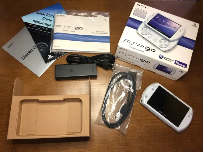 PSP GO Branco (raríssimo) Completo c/ caixa