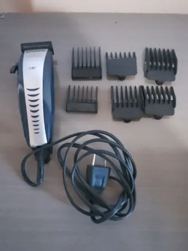 Máquina de Cortar Cabelo Mondial CR7