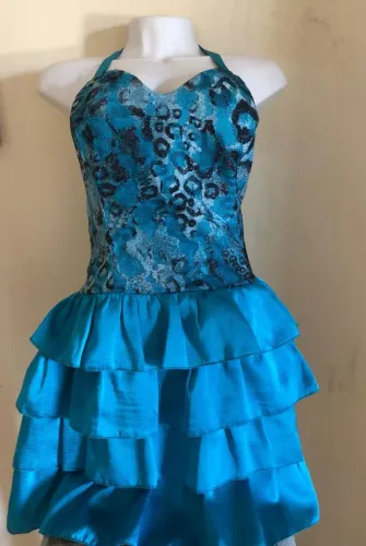 Lindo Vestido de renda azul de festa