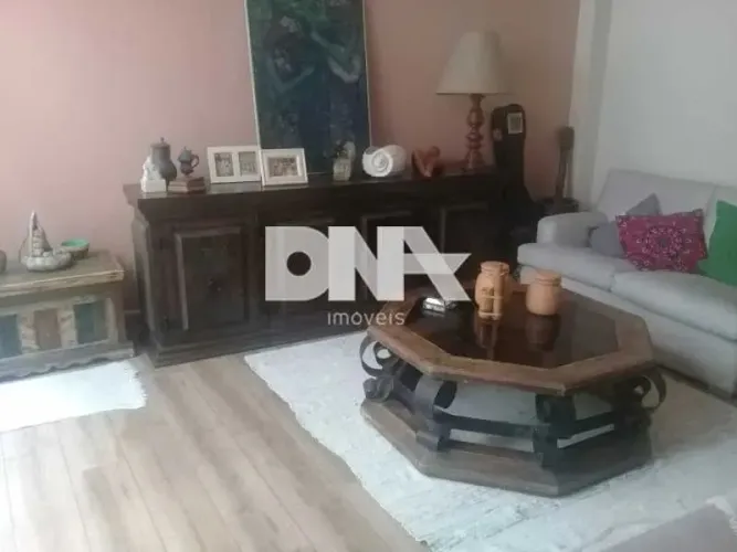 Apartamento : / Residencial / Laranjeiras