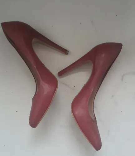 Sapatos de Salto Rosa Elegantes
