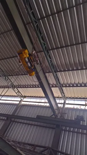 Técnico em Elétrica Industrial, ponte rolante, motores, máquinas e quadros de comando.
