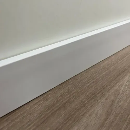 Rodapé 7cm Liso Branco (R$ 11,24 preço do metro)