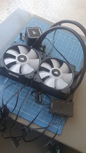 Cooler Corsair H100x + Mini Controladora RGB Corsair