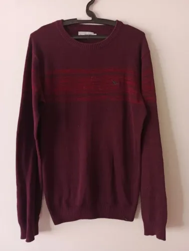 Suéter de lã vinho com detalhes