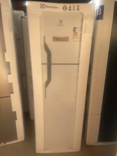 Geladeira Electrolux Nova de 371 litros 