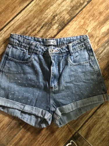 Shorts Jeans com Detalhes - Tamanho 42
