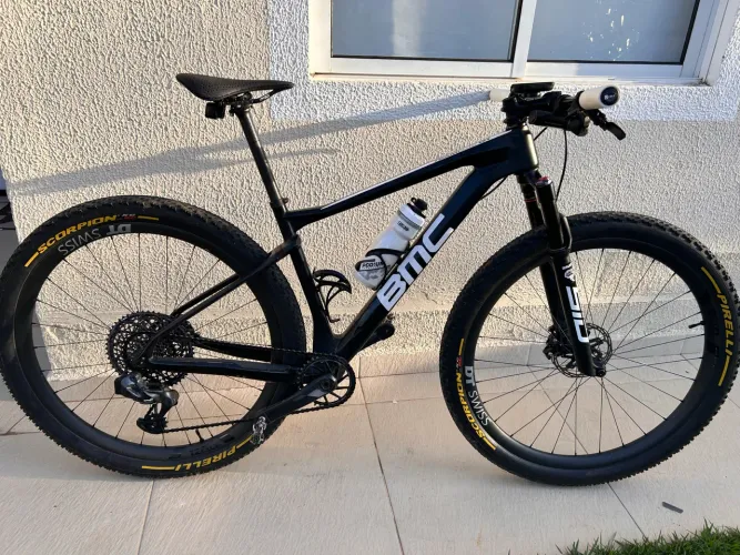 Troco BMC aro 29 carbono