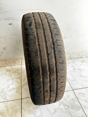 Vende-se 1 Pneu 175/70/13 Goodyear valor: 130$