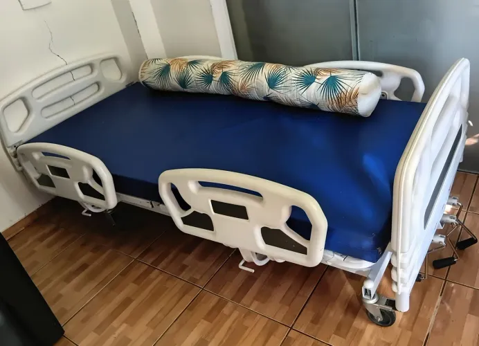 Cama hospitalar 3 posições Seminova